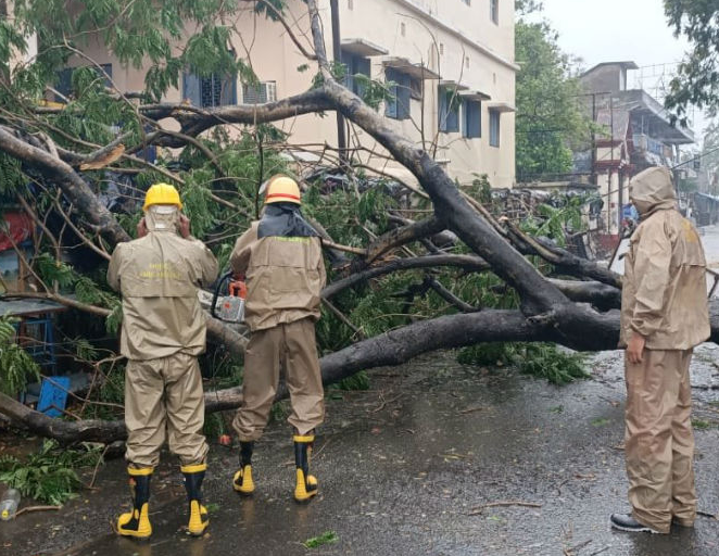 2 killed in Bengal storm