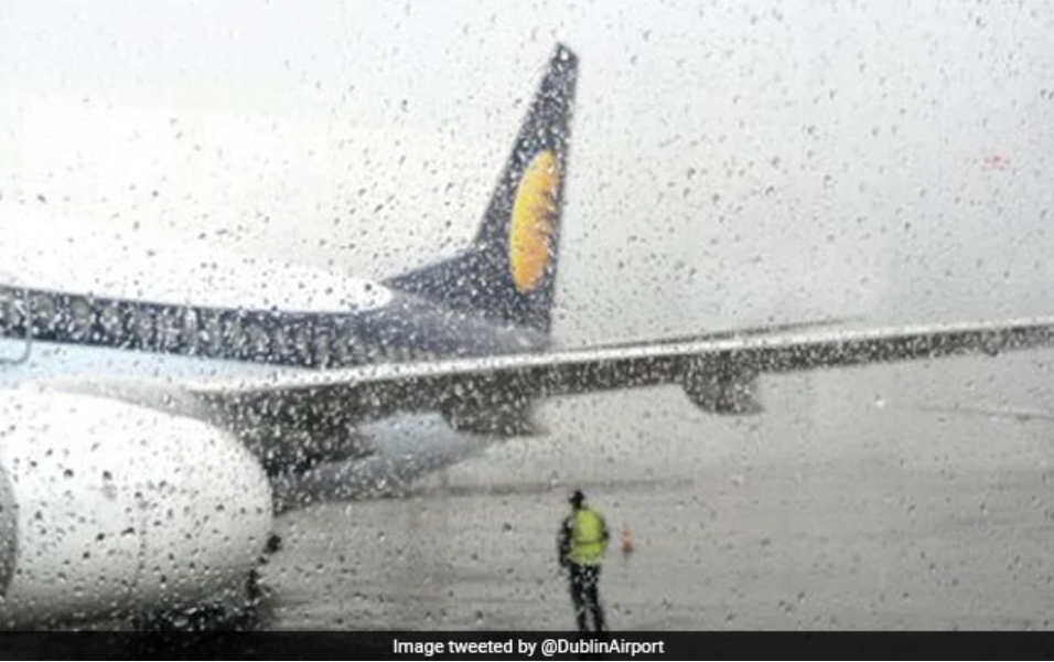 Mumbai Airport Viral Photo