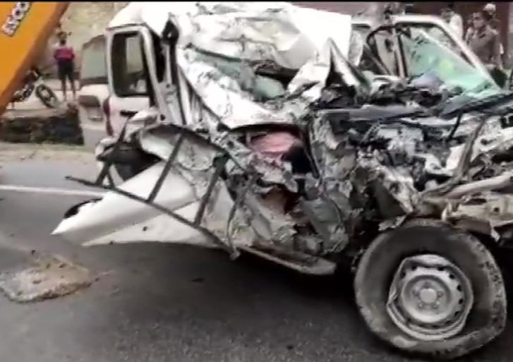 Uttar Pradesh car-truck collision