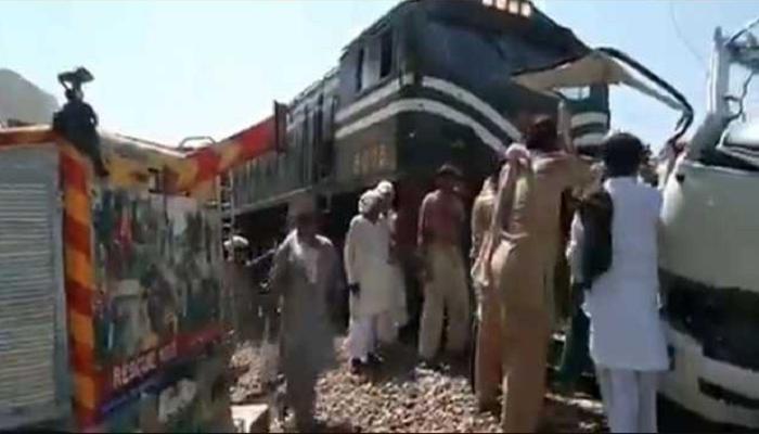 train bus accident in pakistan