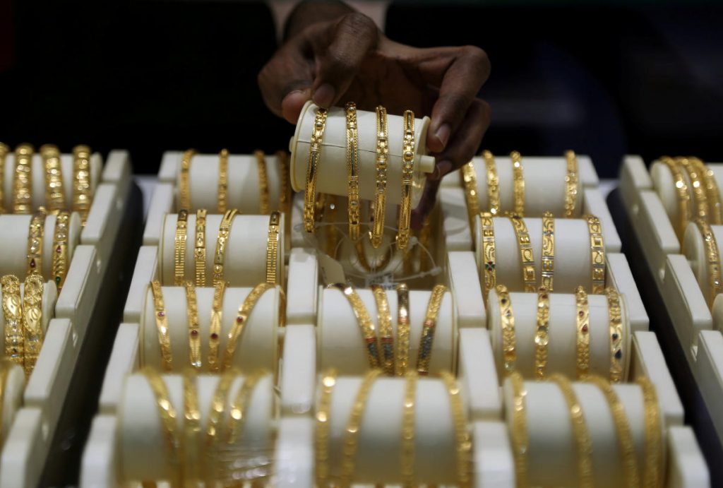 Gold prices hit Rs 50000