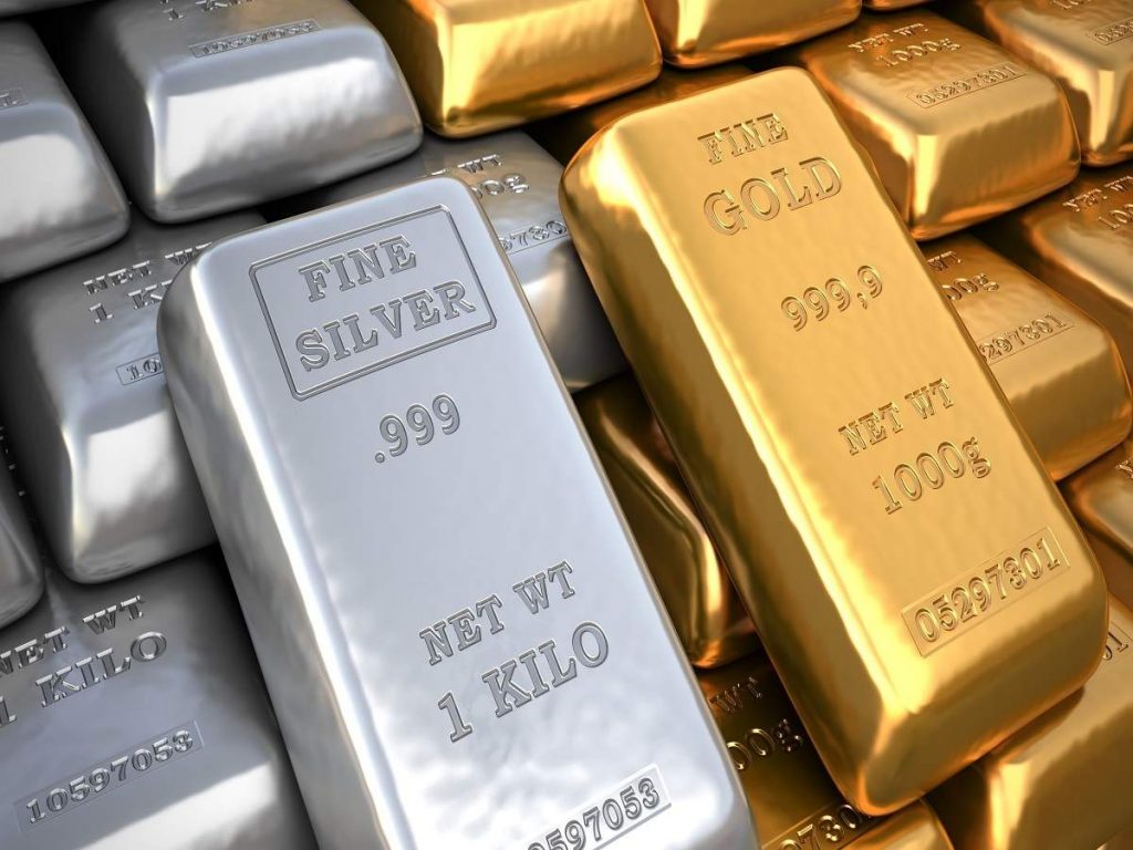 Gold touches new record 