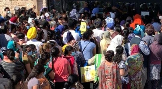 Chaos erupts hundreds shoppers