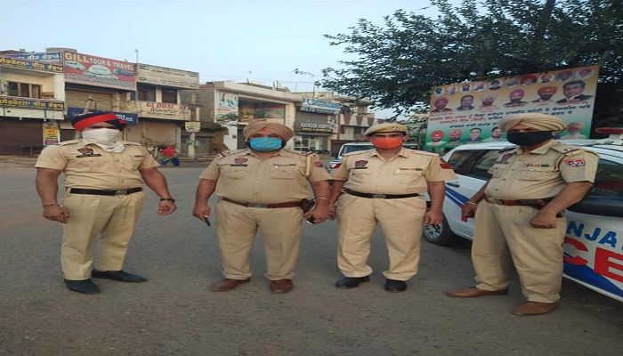 Farmers close Punjab Police deployed