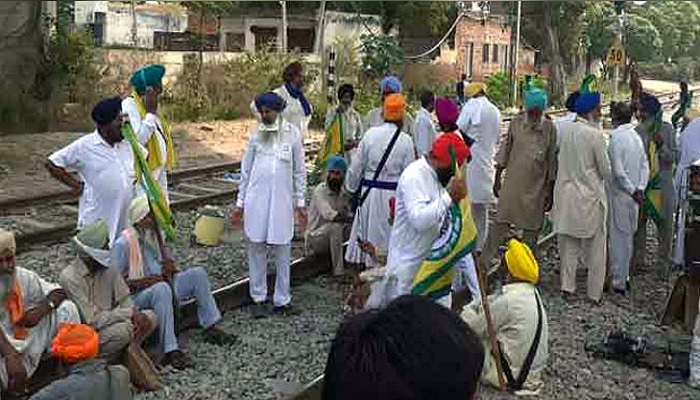 Farmers set up tents