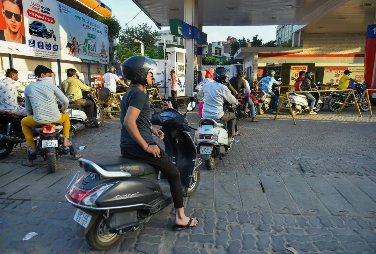 Petrol pump Benzene fumes