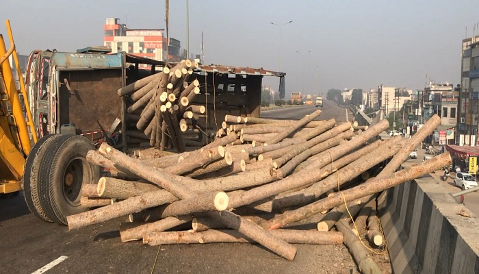 Truck overturned national highway