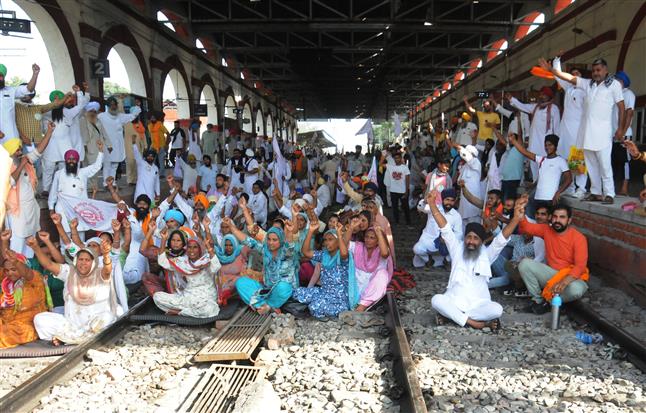 Punjab farmers protest railways
