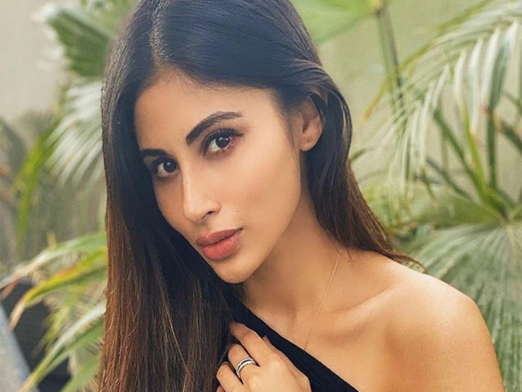 Mouni Roy viral photos