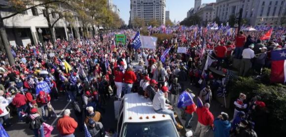 Thousands of Americans hold rally