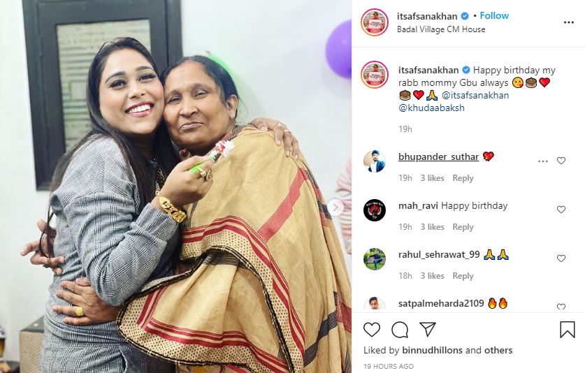 Afsana Khan Celebrate mother's Birthday 