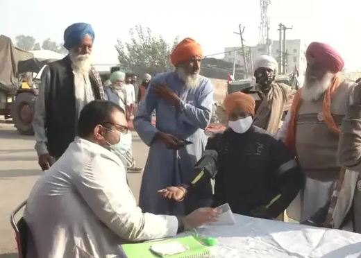  Doctors helping the farmers