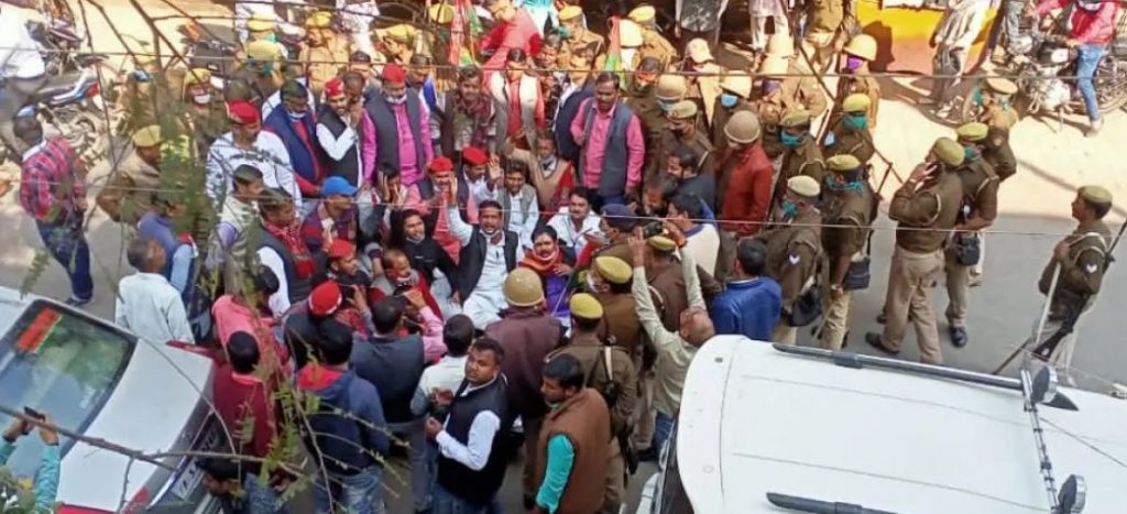 Akhilesh yadav protest