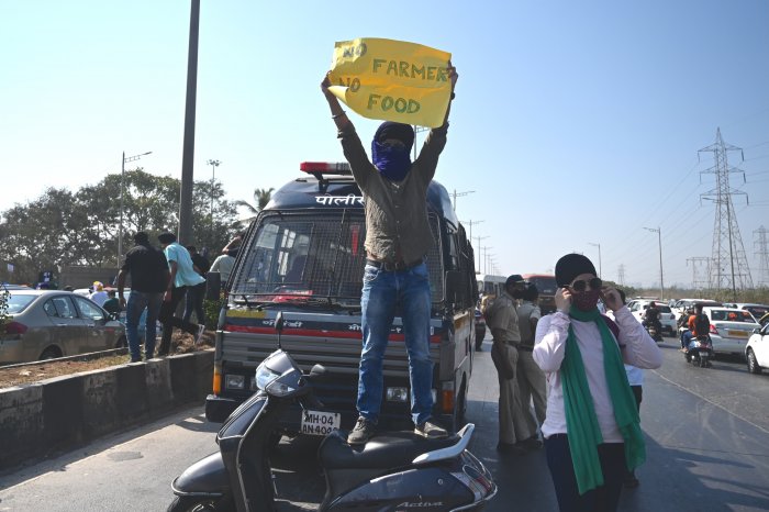 Maharashtra farmers plan vehicle march