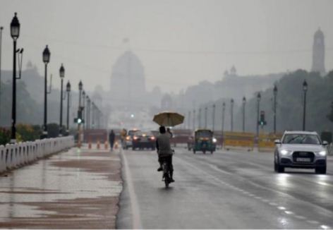 Delhi receives light showers