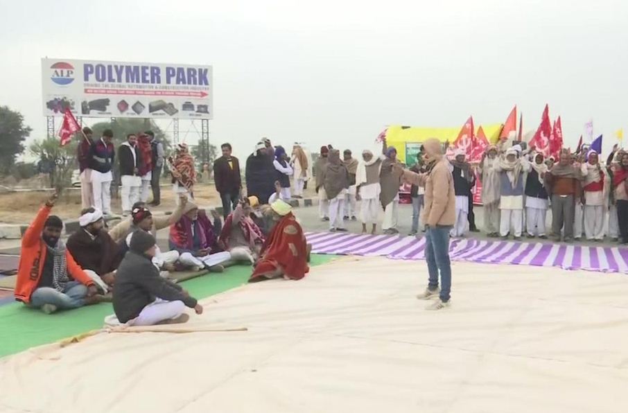 Farmers protest at Ghazipur border