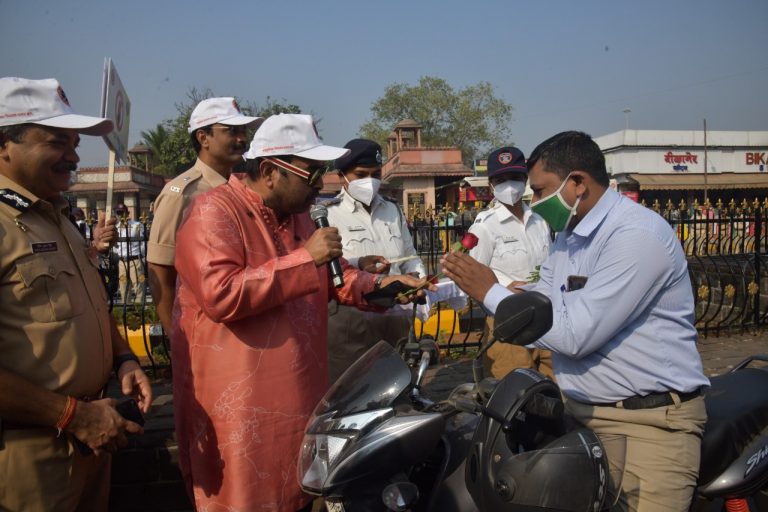 Shankar Mahadevan became the traffic constable