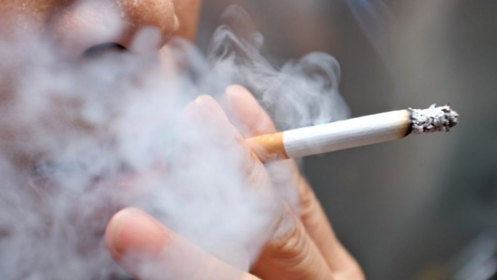 govt preparing to raise smoking age to 21