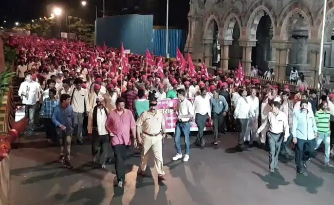 Farmers march from Nashik