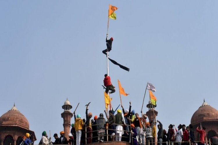 Tricolor not removed from Red Fort 
