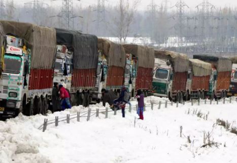 Heavy snowfall in Kashmir