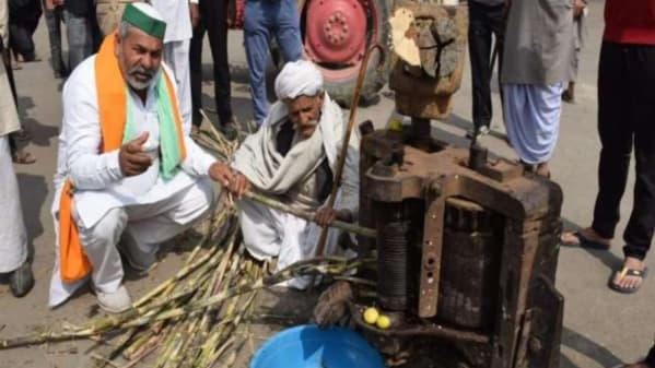 Farmers planted crusher on Ghazipur border