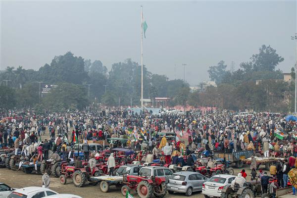 Large number of farmers continue to march