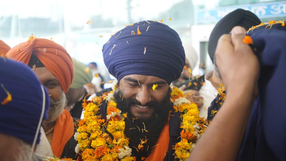 Ranjit Singh arrives in Amritsar