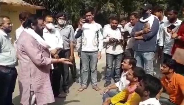 Banaras hindu university students oppose