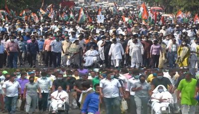 Mamata banerjee holds roadshow