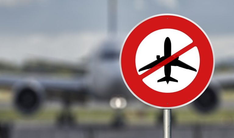 Pakistan bans travel