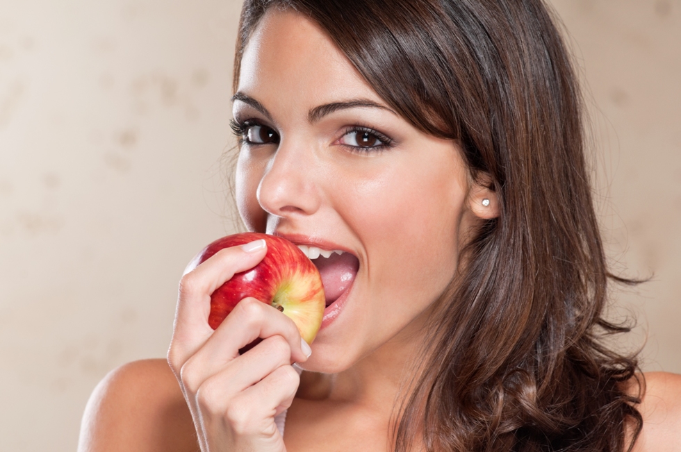 Apple eating health benefits