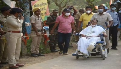 Mamata sitting on the dharna