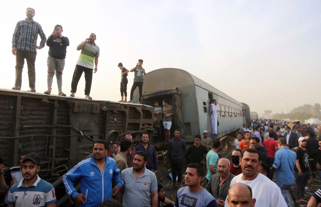 Egypt train derails