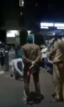 Agra man begs cops