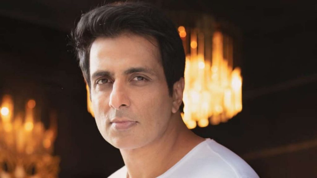 needy people gathered outside sonu sood house