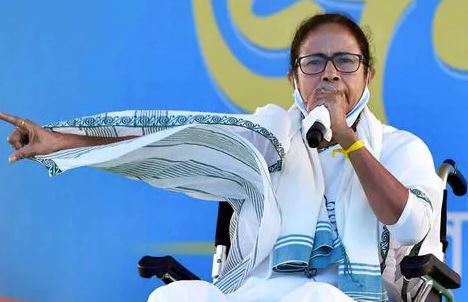 Mamata Banerjee targets Centre