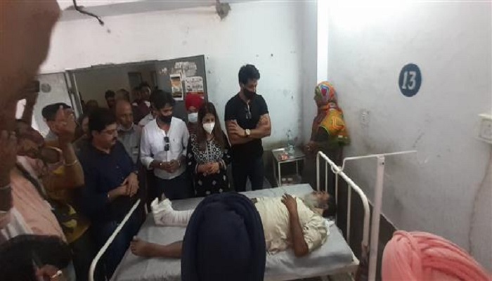 Navjot Sidhu arrives at hospital