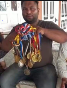 weightlifter who won medal in commonwealth