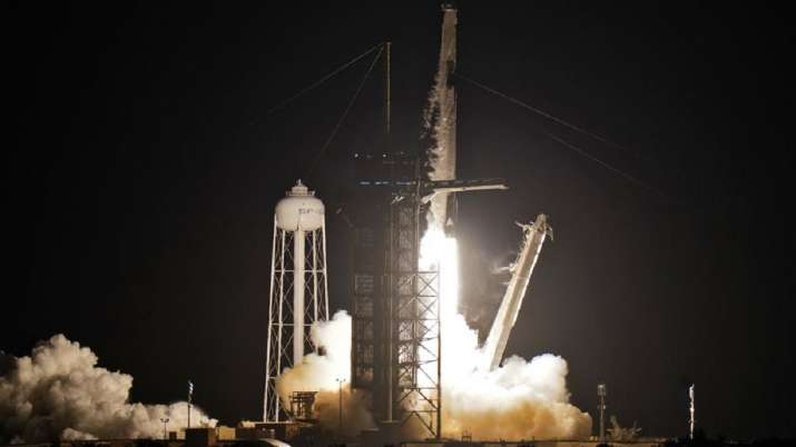 spacex launches 4 amateurs