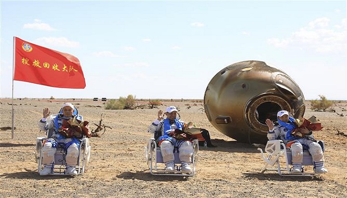 three astronaut from china