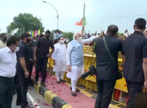 PM Modi receives grand welcome