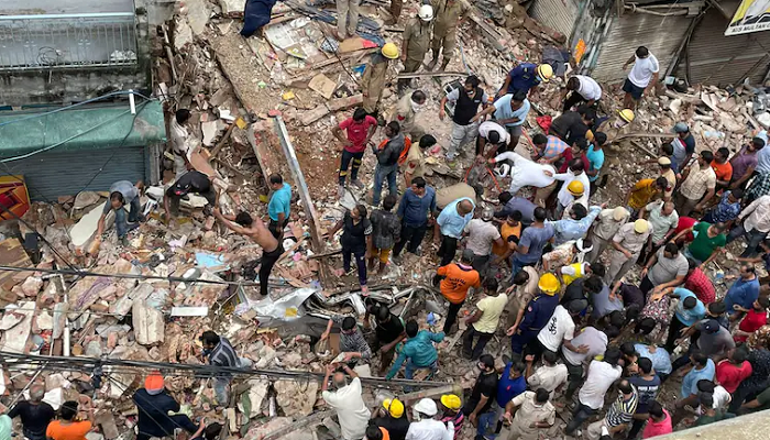 delhi-a-three-storey-building-collapsed