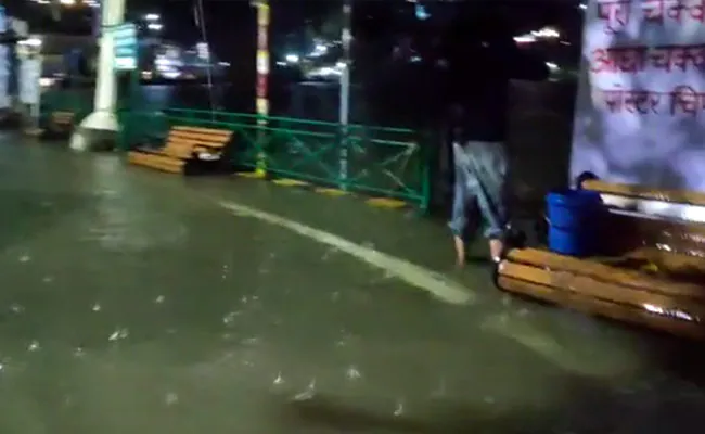 Floods hit Nainital famous