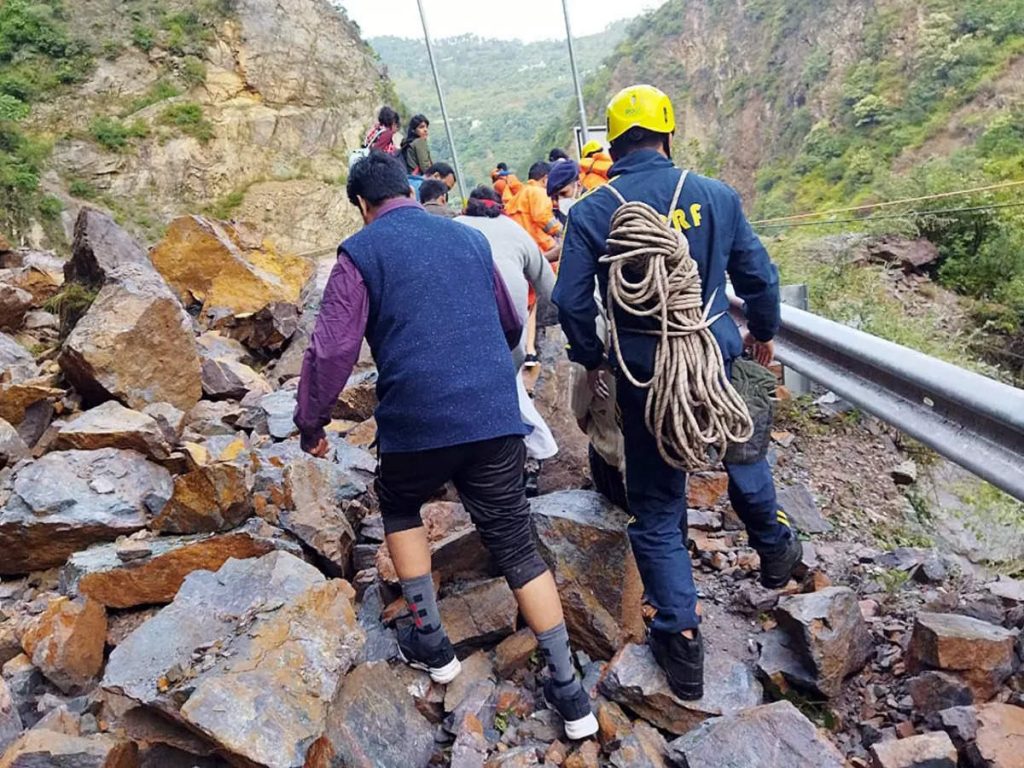 11 trackers killed in Uttarakhand