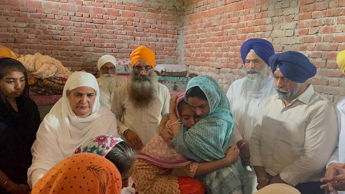 Harsimrat Badal visits martyred