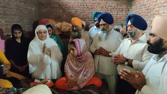 Harsimrat Badal visits martyred