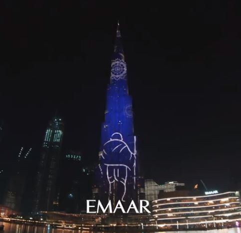 Dubai Burj Khalifa lights up