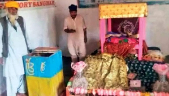 Pakistan: Disrespect of Guru Granth Sahib Ji in Sindh Gurudwara, Police did  not register FIR - MA MEDIA 24