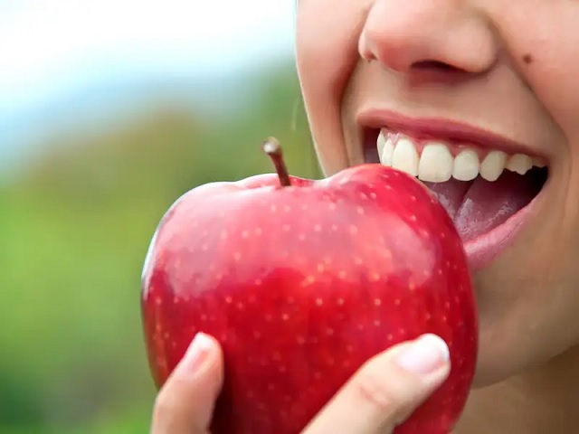 Apple Eating time benefits